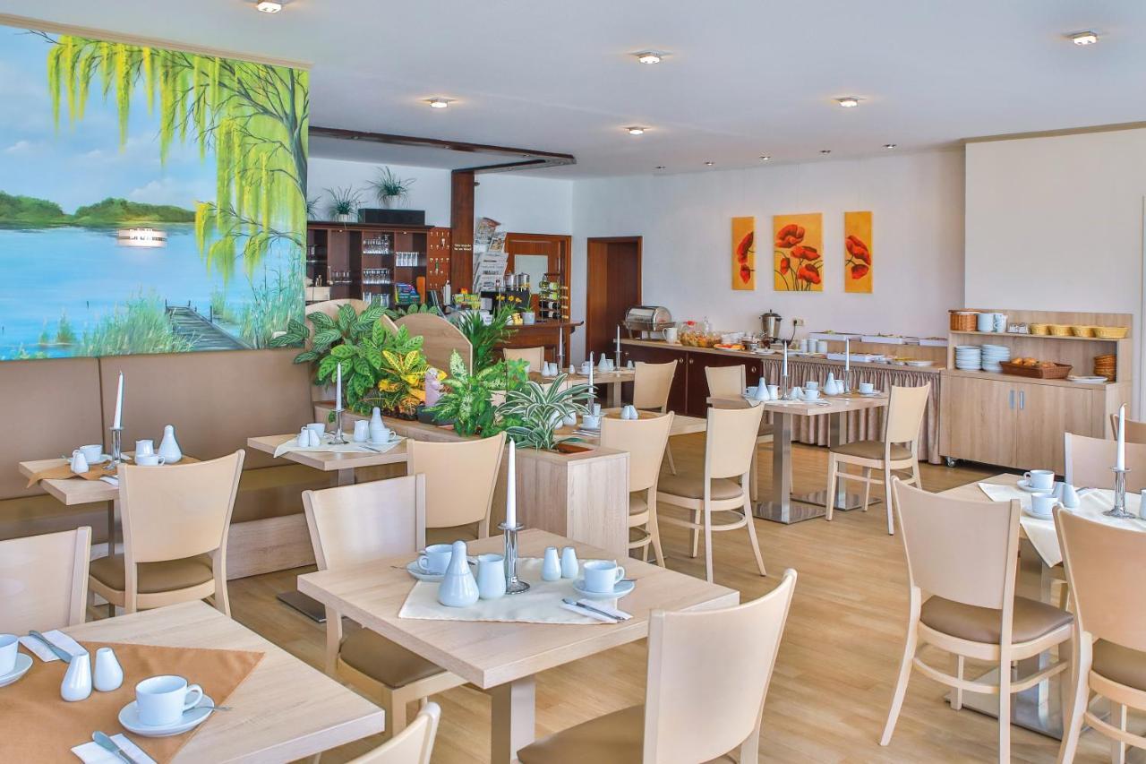 - Zum Hotel
