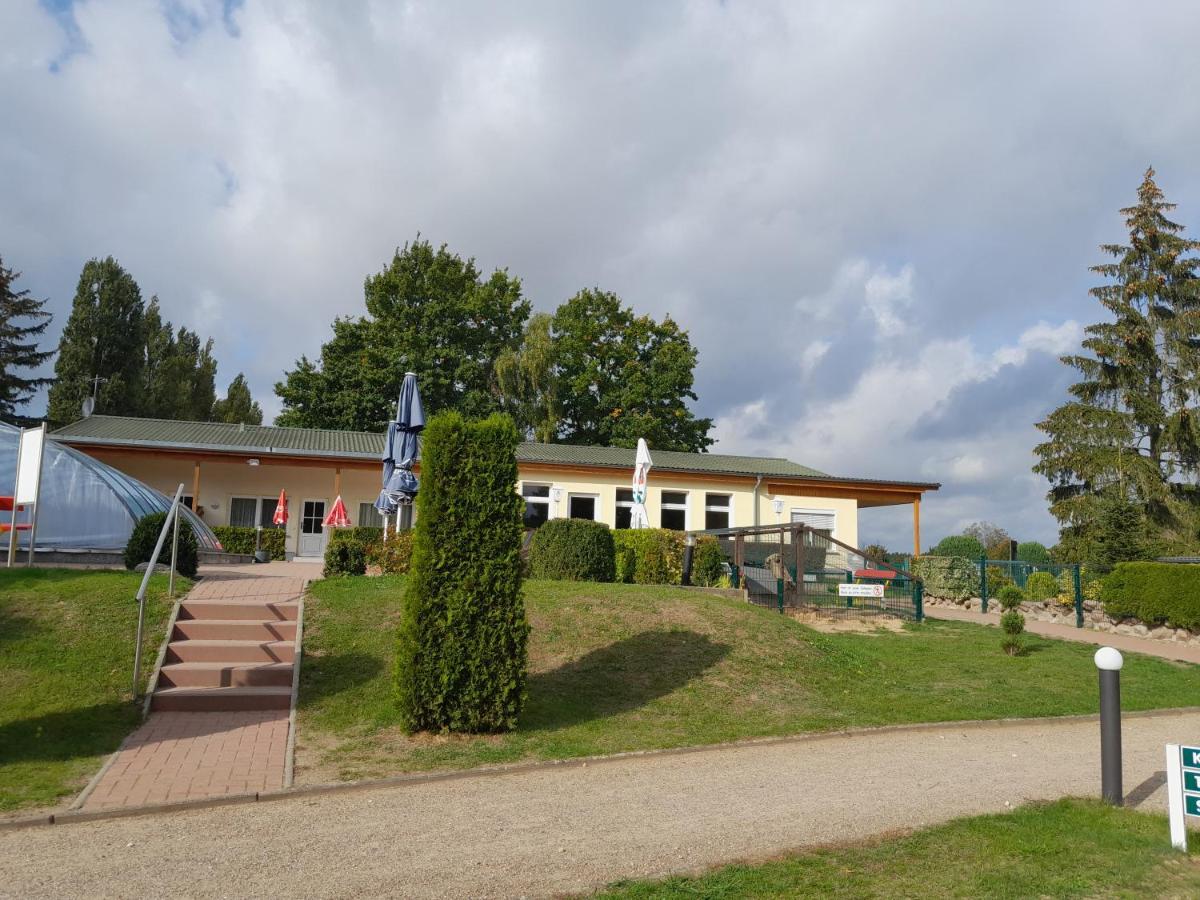 - Zum Hotel *
