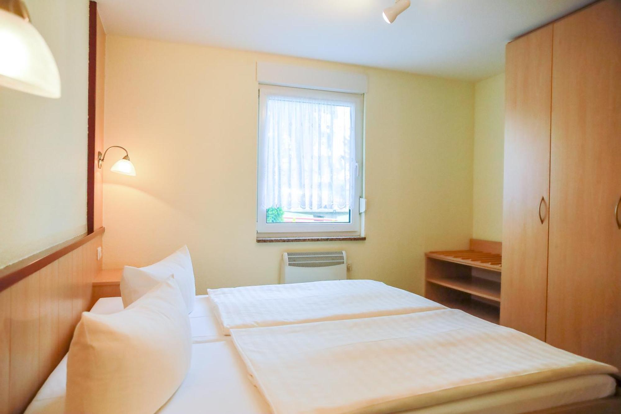 - Zum Hotel *